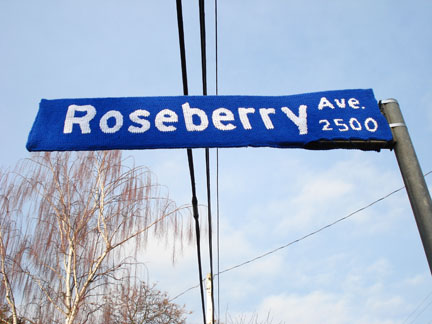 I Love These Knitted Street Signs - Major WANT!