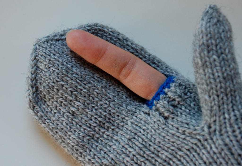 Mitten For a Photographer - Great KnitHack!
