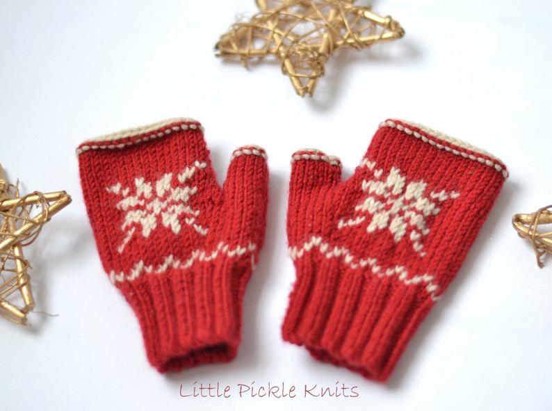 Get the knit pattern from Linda Whaley of Little Pickle Knits #knitting #handmade