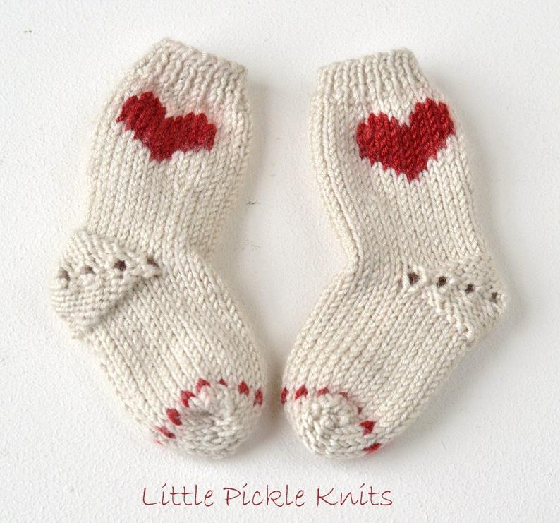 Get the knit pattern from Linda Whaley of Little Pickle Knits #knitting #handmade
