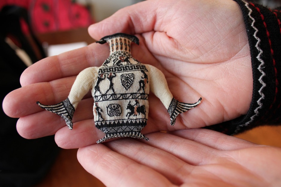 Althea Crome's Amazing Micro Knitting - She Gets Seventy Stitches To The Inch!