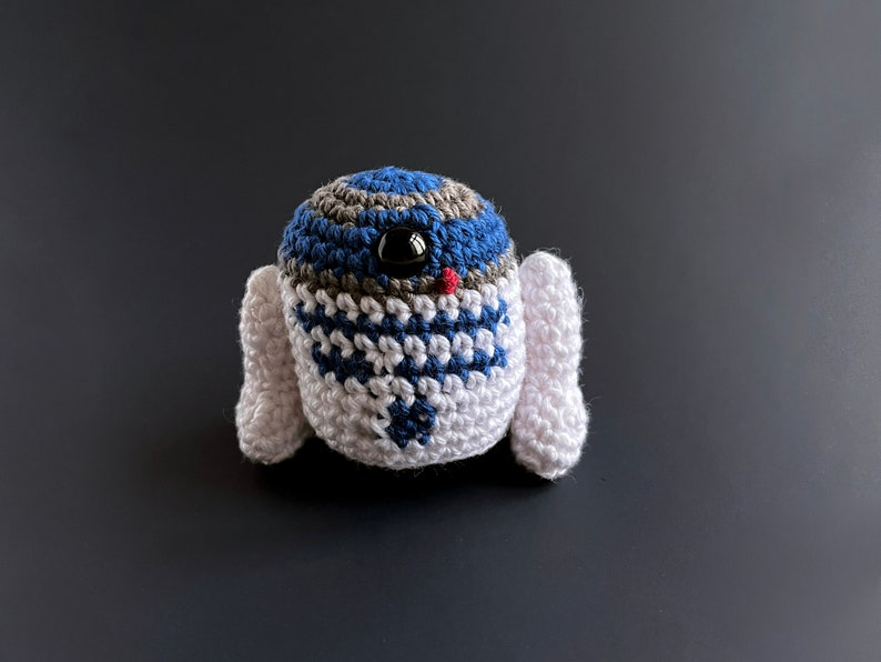 5 Knit & Crochet Star Wars Patterns Inspired By R2D2