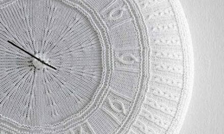 Knithacking Time … This Knitted Clock is Fab!