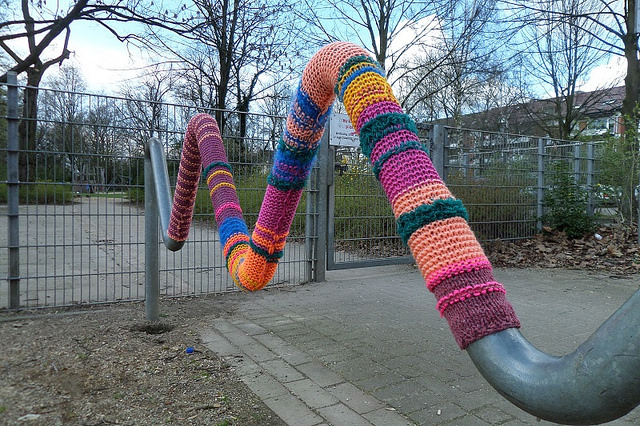 Awesome yarn bomb spotted at Bremen Neustadt station in Germany