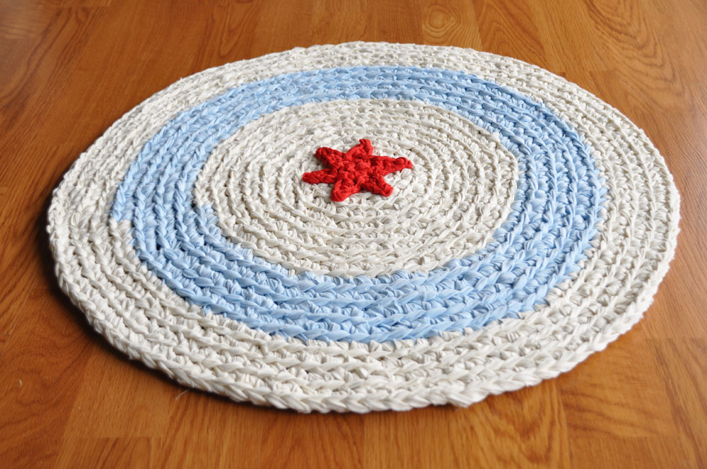 This Crochet Rug is Inspired By the Flag of Chicago