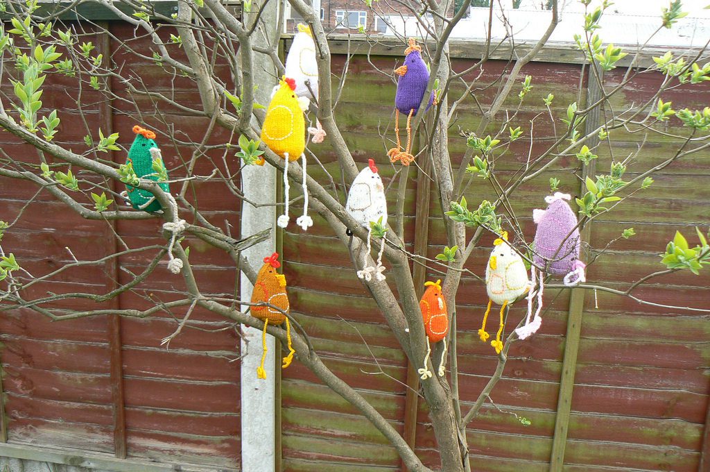 9 Knitted Chickens In A Tree