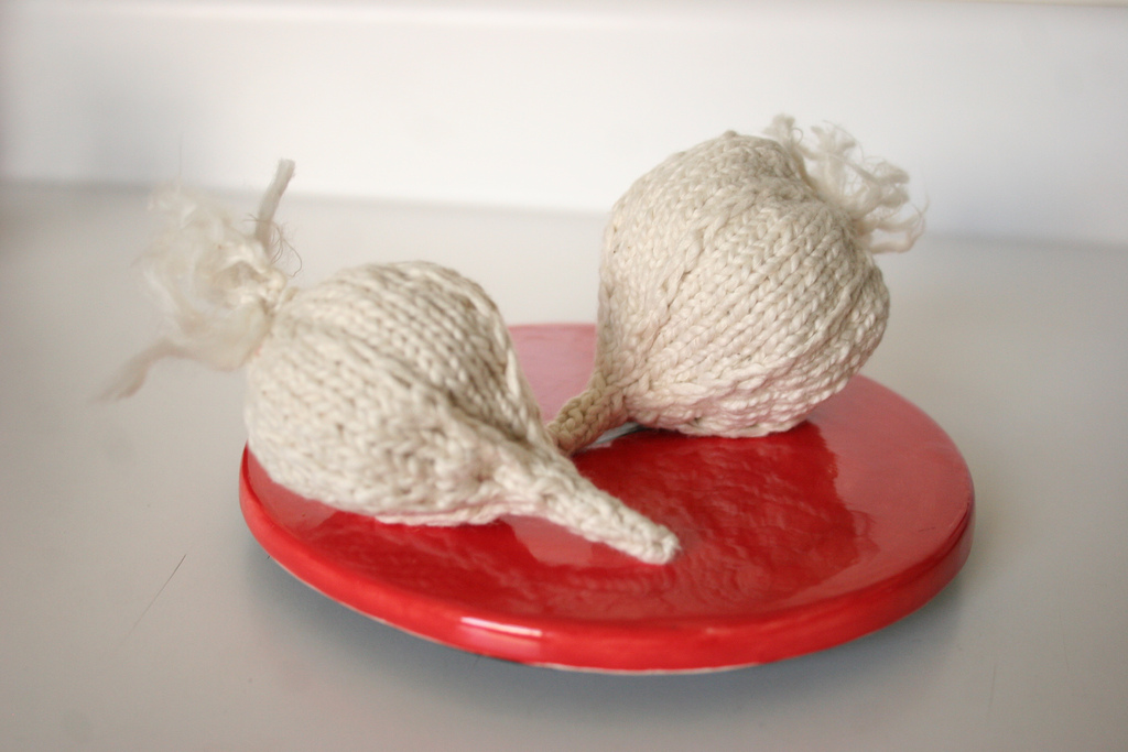 She Knit a Couple of Stinking Roses ... aka Garlic!