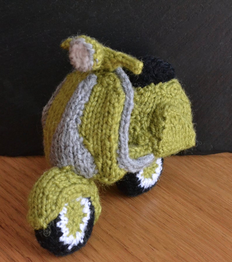 She Knit a Vespa and YOU Can Too!
