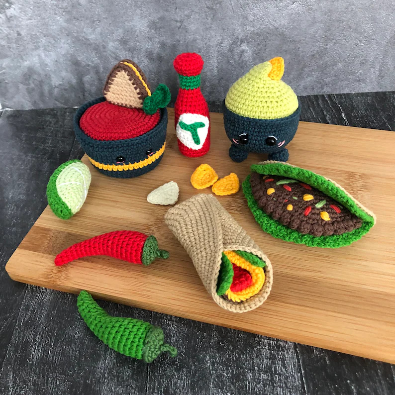 Play Food Patterns For a Mexican Fiesta! Pass the Guacamole! #crochet