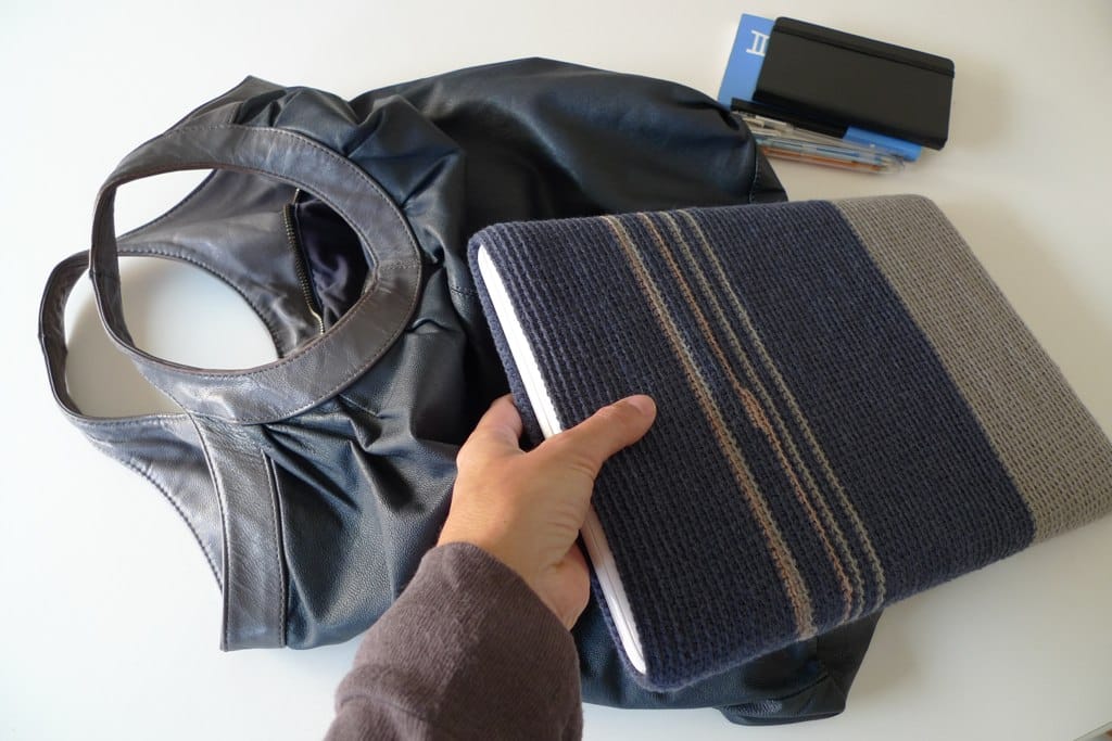 Mi Mitrika Crocheted a Classy Laptop Sleeve and You Can Too!