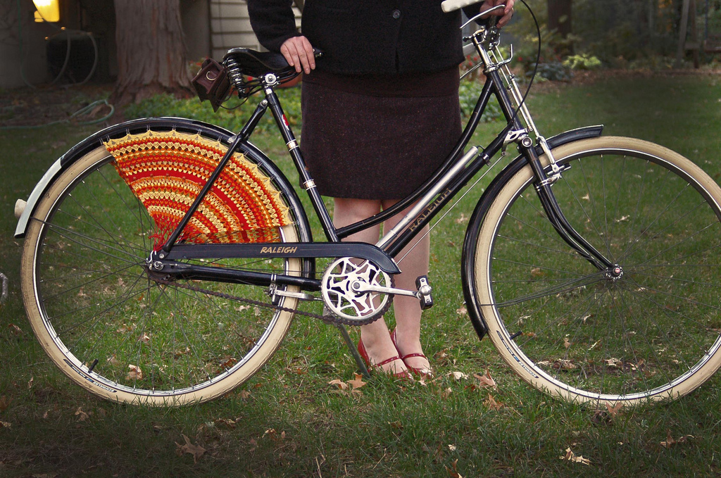 Raleigh Roadster With Homemade Crochet Dressguards - Gorgeous!