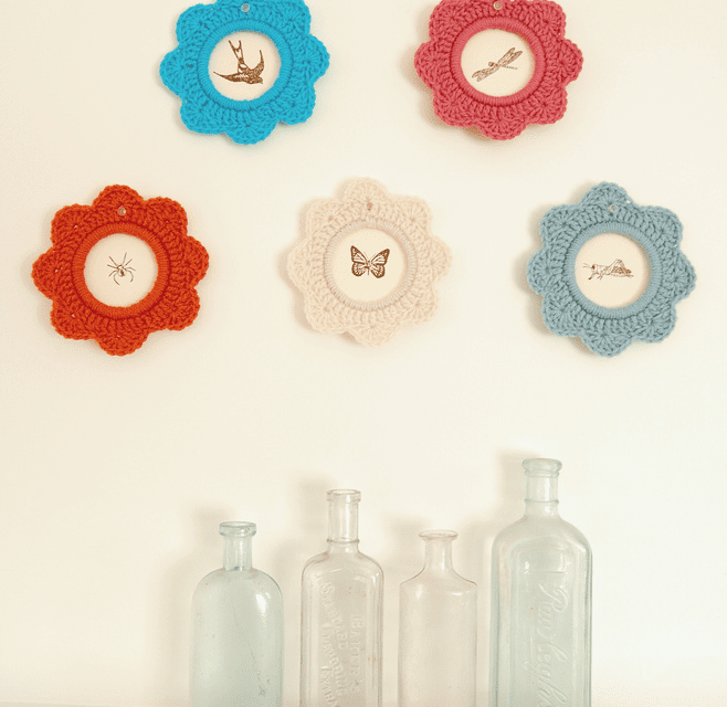 Crochet a Beautiful Picture Frame With This Tutorial From LolaNova – Simple and Lovely!