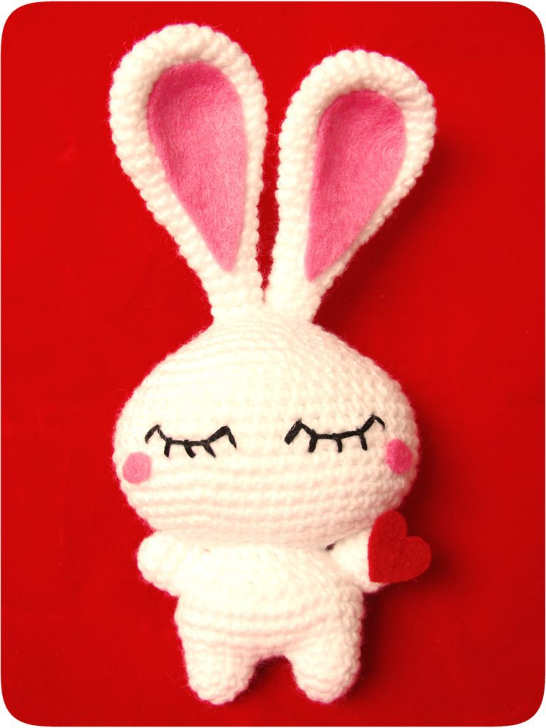 She Crocheted a Retro Love Bunny Amigurumi