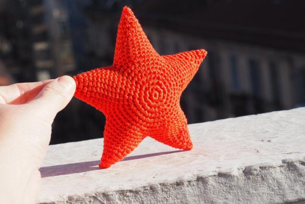 A Simple Crochet Star Pattern Designed By Belén Galán of Amigurinos