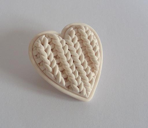 Adorable ‘Knitted’ Heart-Shaped Brooch