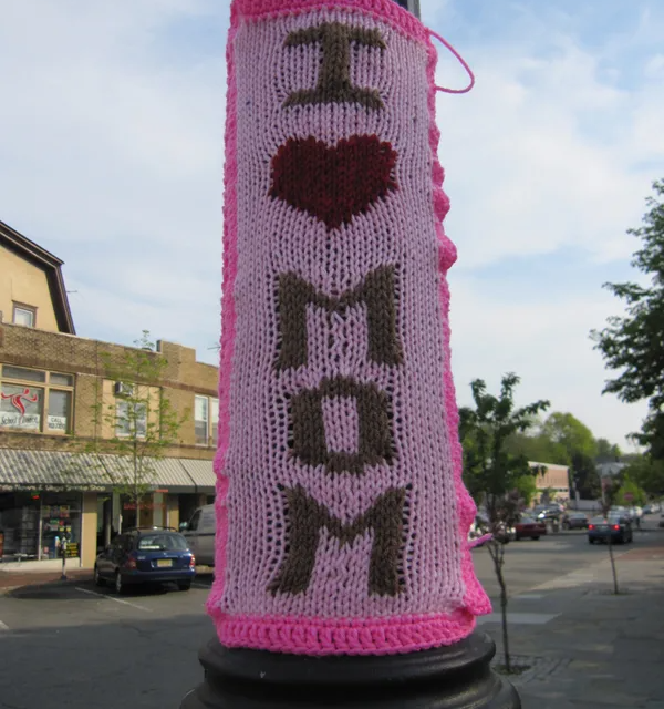 I ❤️ Mom Yarn Bomb – Happy Mother’s Day!