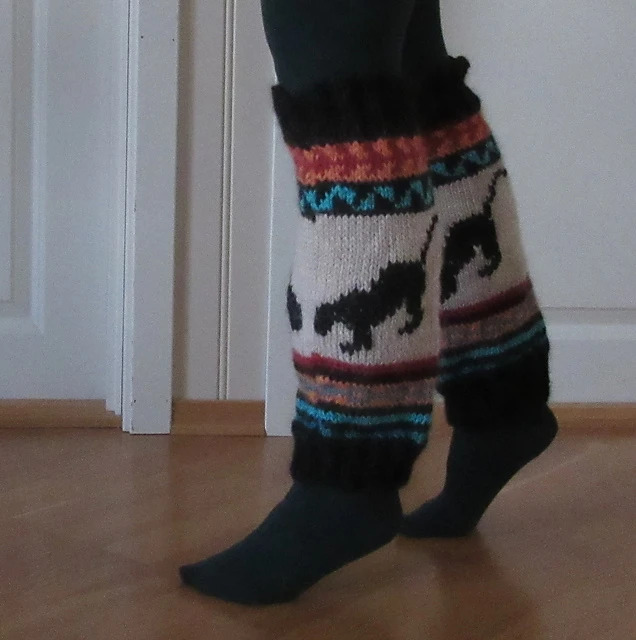 Knit a Pair of Retro-Inspired Legwarmers #knitting