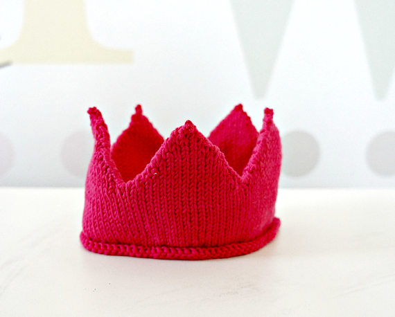 Get the knitted crown pattern.