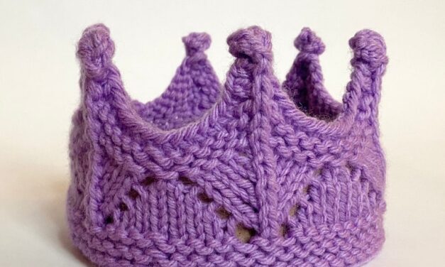 Knitted Birthday Crowns – Delicate and Sophisticated!