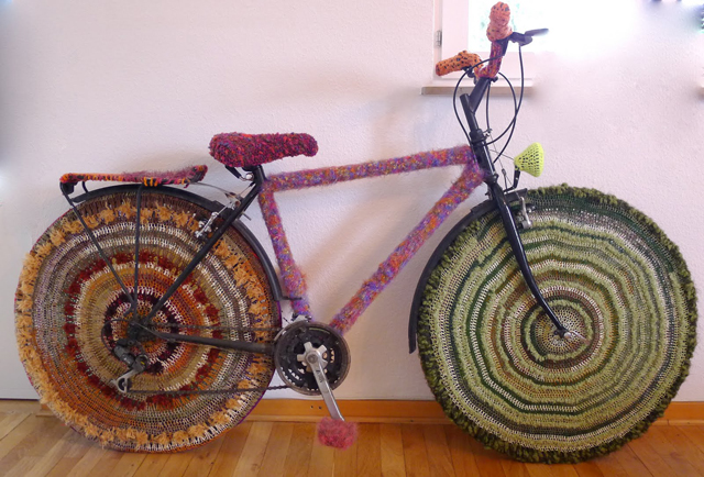 Love This Awesome Yarn Bombed Bike By Strickbombe