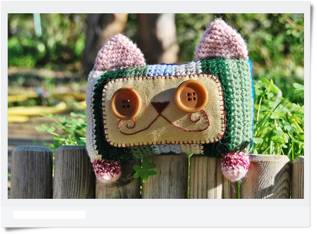 De Estraperlo's Fascinating Crochet Cat