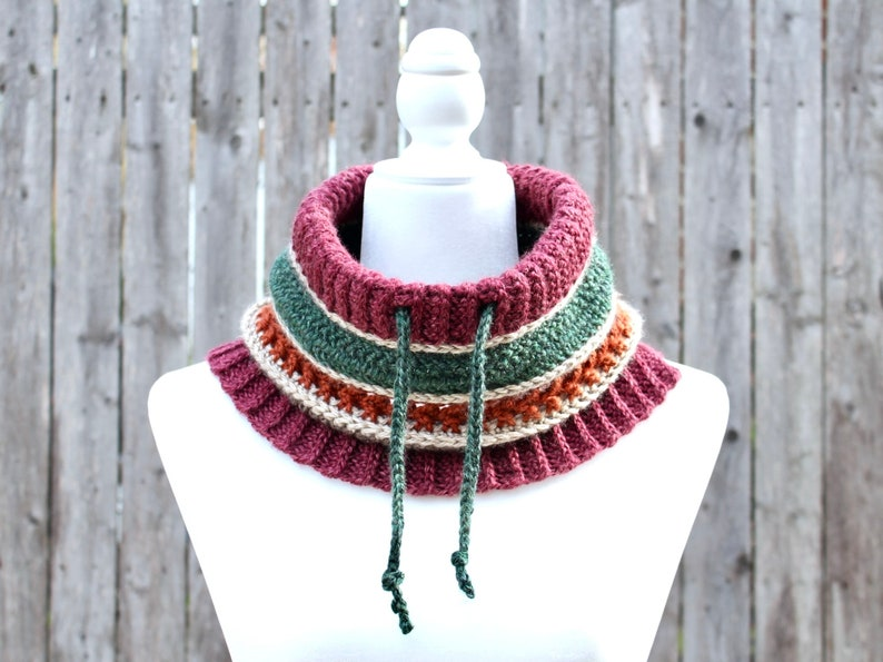 Cozy & Customizable: 4 Drawstring Cowl Patterns To Knit Or Crochet