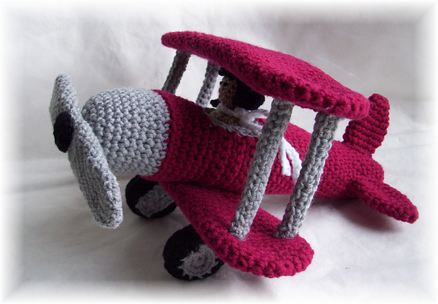 Crochet An Old-Fashioned Biplane Amigurumi