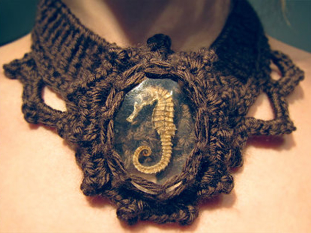 seahorse_crochet_necklace_by_archaical-d5rmc03
