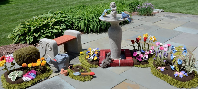 An Intricate & Realistic Knit Garden by Colorful Stitches