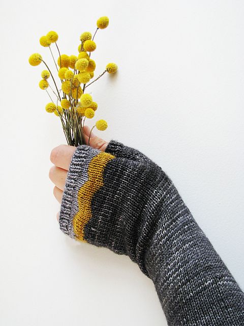 Magnificent Maroo Mitts, Pattern By Ambah O'Brien