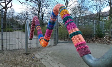 Awesome Yarn Bomb spotted at Bremen Neustadt Station in Germany