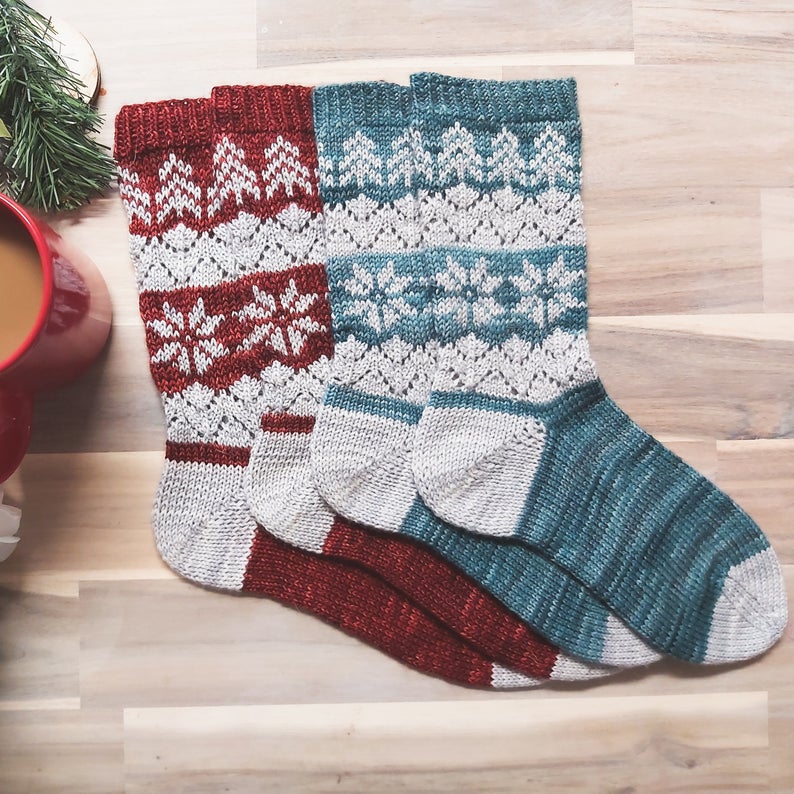Christmas Sock & Stocking Patterns For Knitters #knitting #christmas
