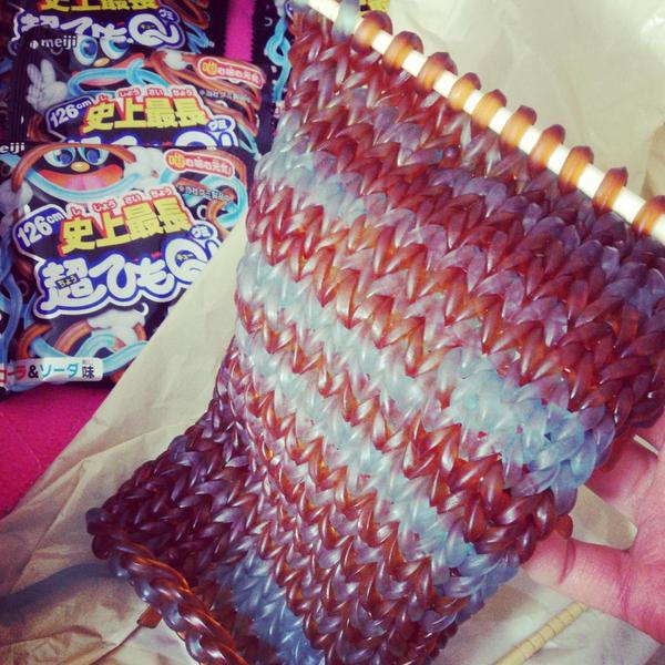 15 Packs of String Gummies Make Up This Knitted, Edible Scarf!