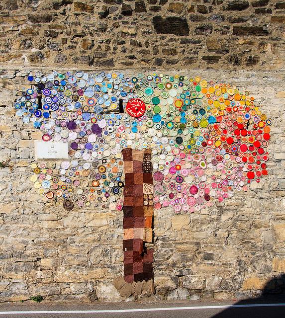 A Yarn Bomb Tree That Asks Us Not To Forget Italy’s Devastating Cinque Terre Floods of 2011