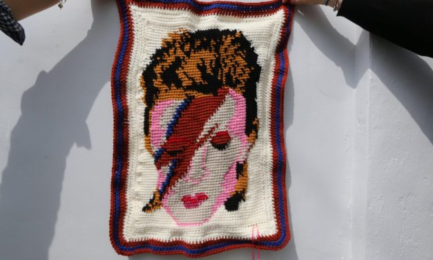 David Bowie / Aladdin Sane Crochet Graphgan by Helen, via The Craft Club Yarn Bombers