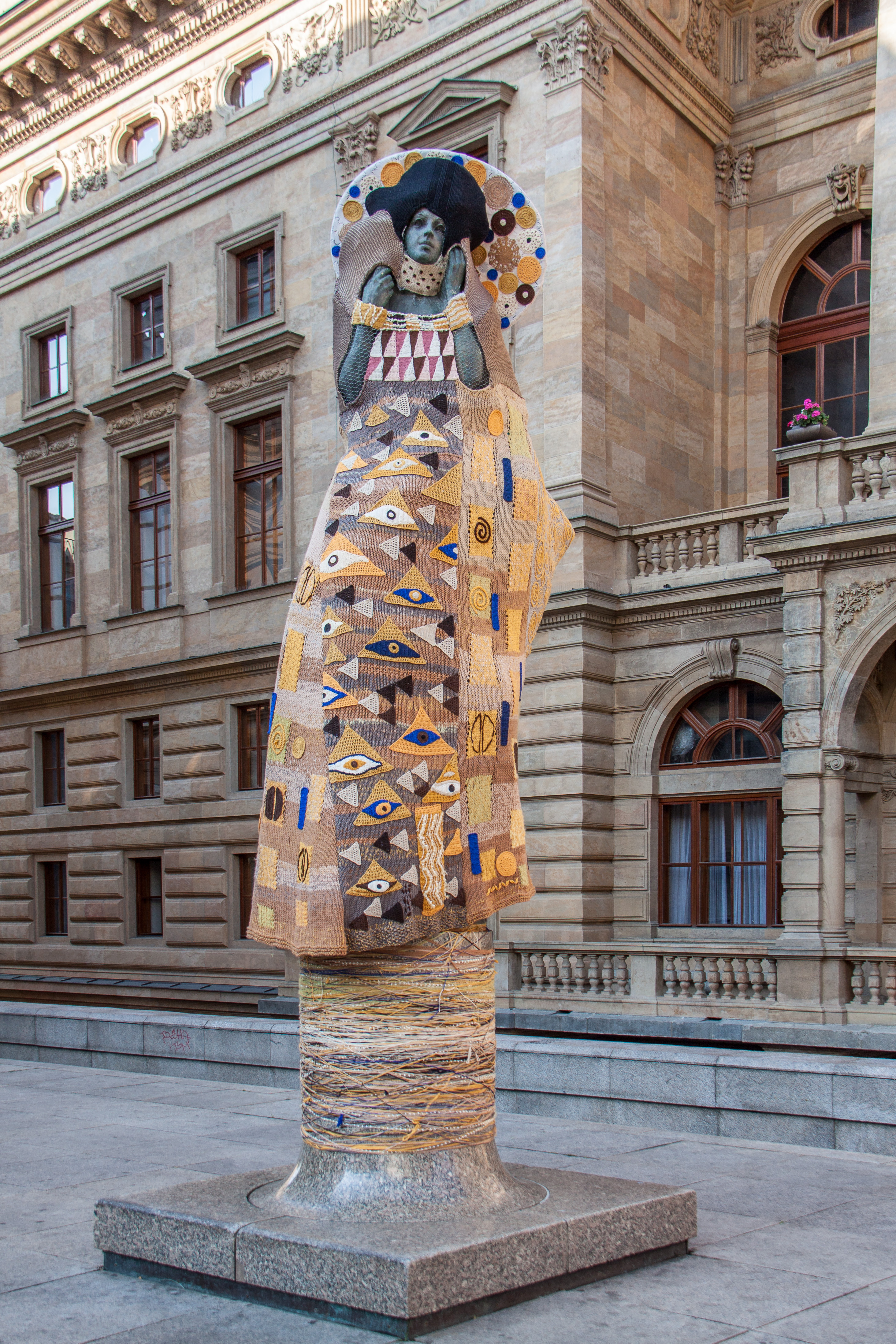 Artist Recreates Klimt Painting as a Yarn Bomb and the Results are Dazzling!