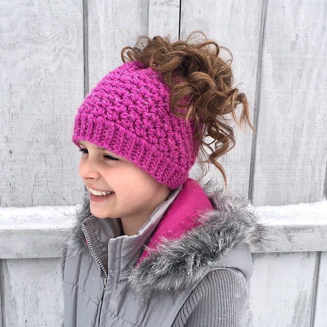 9 Popular Ponytail Hats and Messy Bun Beanies – a Roundup of Paid & Free Patterns in Knit & Crochet