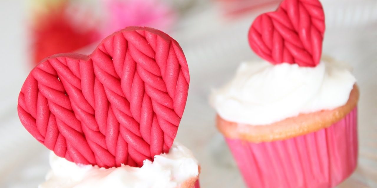 Knitting-Inspired Cupcake Tutorial – Put a Heart On It!