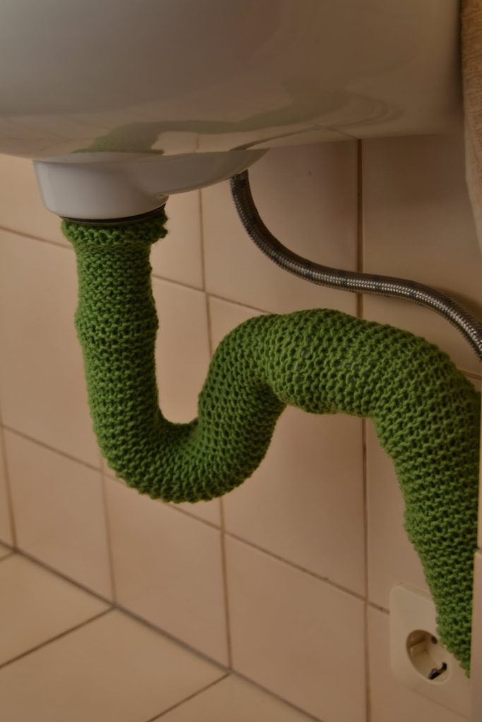 Bathroom Yarn Bomb - DIY Project For Home
