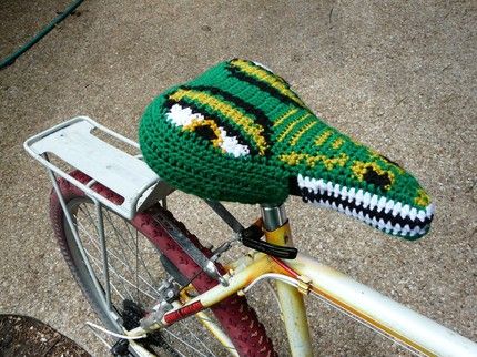 Crochet Crocodile Bike Cover – So Creative!