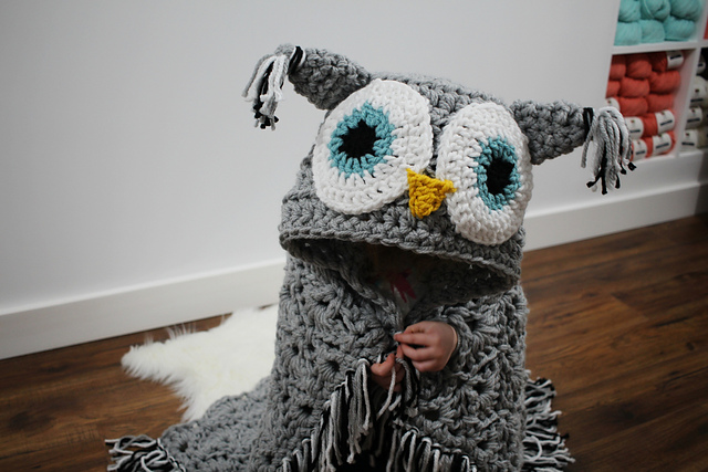 This Hooded Owl Blanket is Super Cute - Crochet Pattern Available!