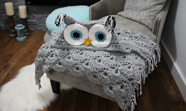 This Hooded Owl Blanket is Super Cute – Crochet Pattern Available!