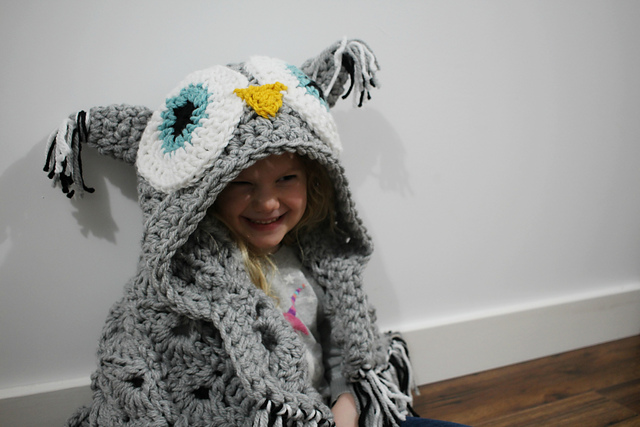 This Hooded Owl Blanket is Super Cute - Crochet Pattern Available!