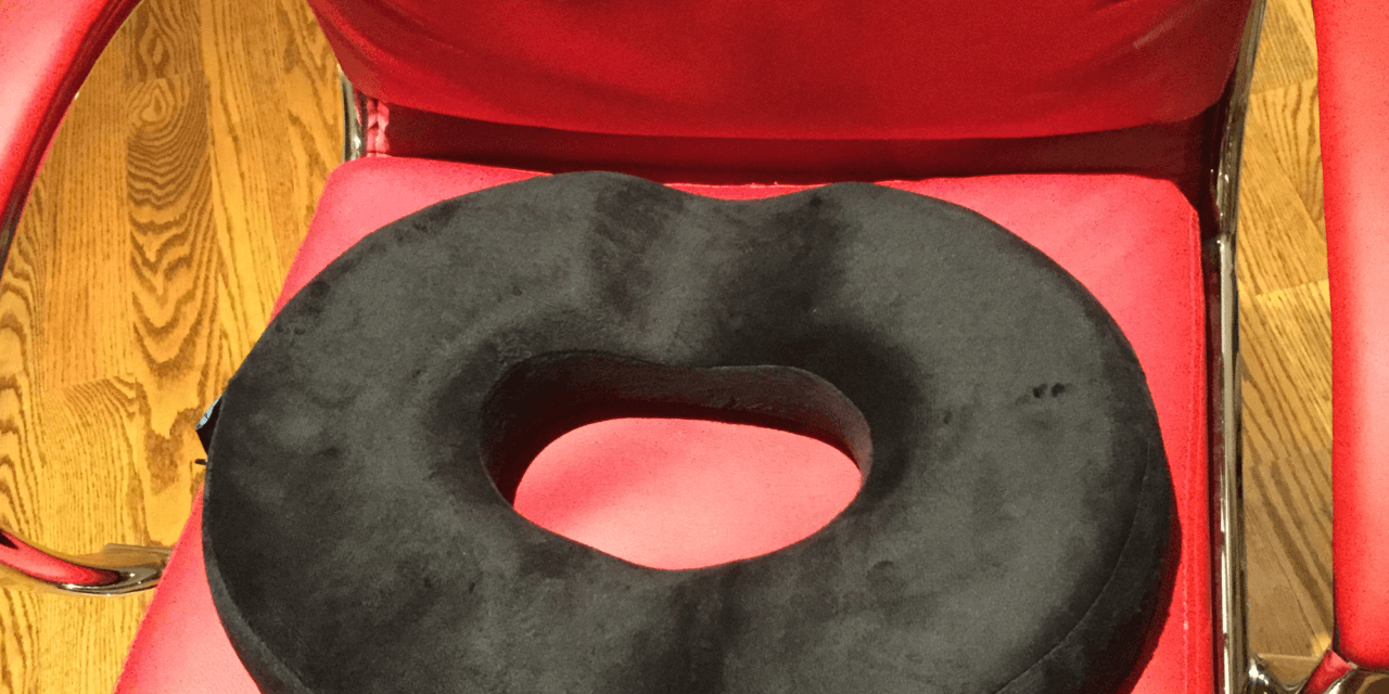 Review: The Orthopedic Donut Cushion by Ergonomic Innovations – Helpful For Knitters!