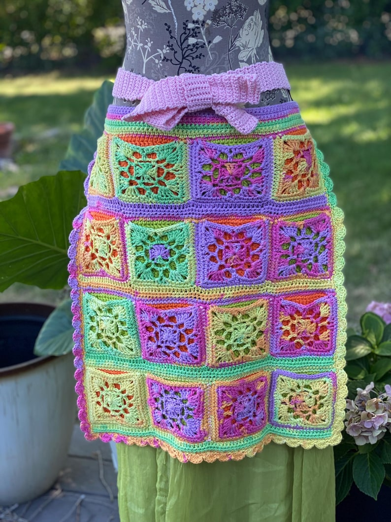 7 Eggscellent Knit & Crochet Egg Aprons For the Family Farm OR Your Next Easter Egg Hunt