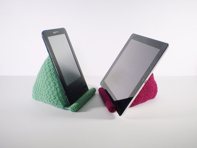 Knit This Handy Tablet/Kindle/iPad Reading Rest – FREE Pattern!