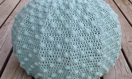 Grab an Old Frame and Crochet This Awesome Lampshade – Check Out This Tutorial!