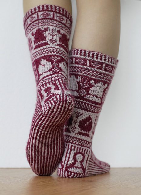 Knit a Pair of Check Mate Fair Isle Socks – It’s Hard To Believe This Chess Lover’s Pattern is FREE!
