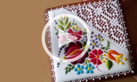 Watch How This Ornate Cookie is ‘Embroidered’ With Icing – YUM!
