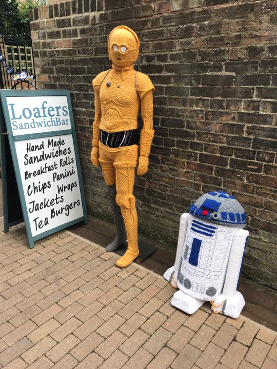 Amazing Life-Sized C3P0 & R2D2, Crocheted For Star Wars-Themed Yarn Bombing!